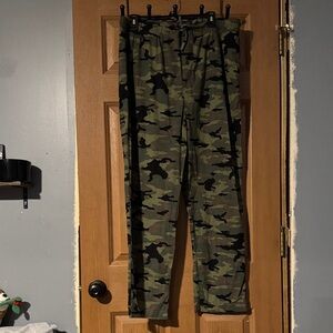 NWOT No Boundaries Men's Camouflage sleep pants - Olive Green & Black